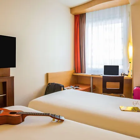 Hotel Ibis Centre 3*