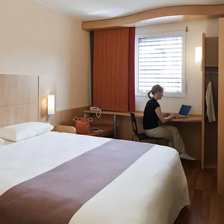Hotel Ibis Centre 3*