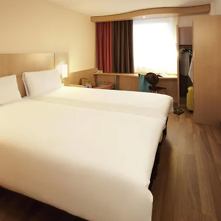 Hotel Ibis Centre 3*