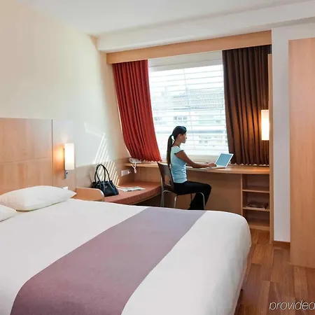 Hotel Ibis Centre 3*