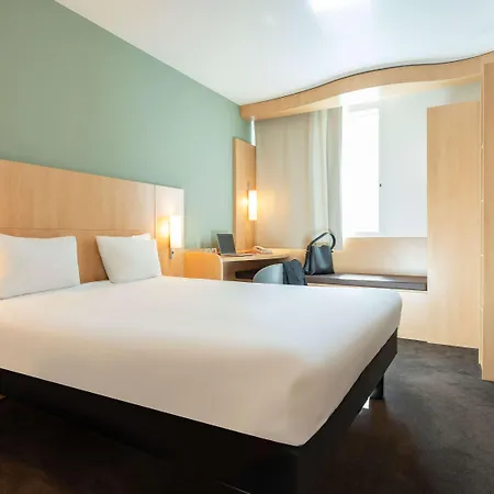 Hotel Ibis Centre 3*